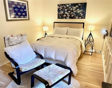 8840 Villa La Jolla Drive - Photo Thumbnail 7