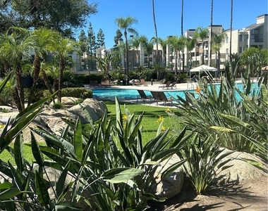 5525 Canoga - Photo Thumbnail 2