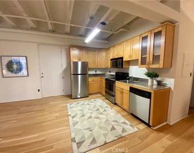 312 W 5th Street - Photo Thumbnail 6