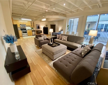 312 W 5th Street - Photo Thumbnail 3