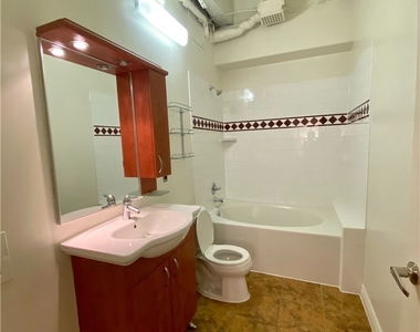 312 W 5th Street - Photo Thumbnail 9