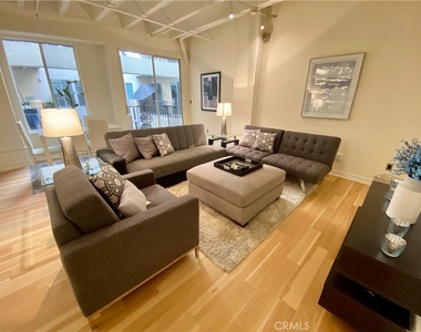 312 W 5th Street - Photo Thumbnail 2