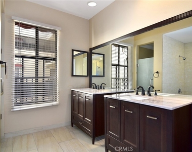 5236 Yarmouth Avenue - Photo Thumbnail 13