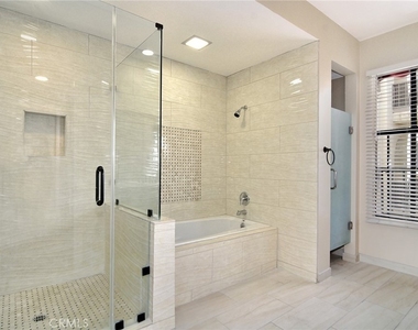 5236 Yarmouth Avenue - Photo Thumbnail 12
