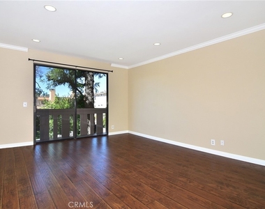 5236 Yarmouth Avenue - Photo Thumbnail 10