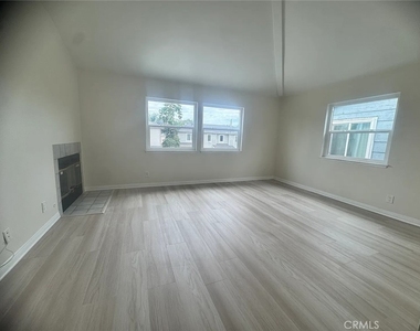 14726 Tupper - Photo Thumbnail 23