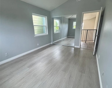 14726 Tupper - Photo Thumbnail 21