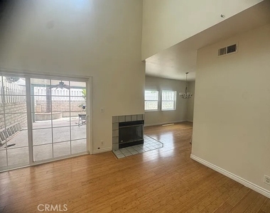 14726 Tupper - Photo Thumbnail 7