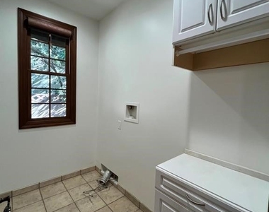 5645 Manton - Photo Thumbnail 18