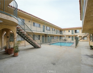 4015 W 137th Street - Photo Thumbnail 3