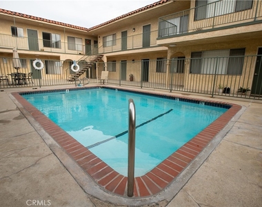 4015 W 137th Street - Photo Thumbnail 4