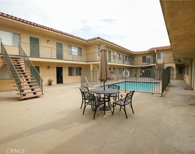 4015 W 137th Street - Photo Thumbnail 5
