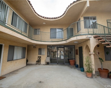 4015 W 137th Street - Photo Thumbnail 2