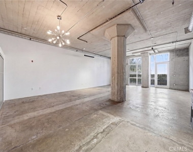 825 E 4th - Photo Thumbnail 4