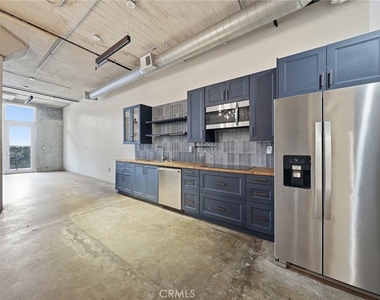 825 E 4th - Photo Thumbnail 2