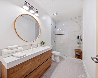 825 E 4th - Photo Thumbnail 1