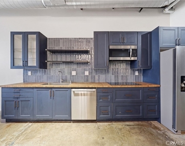 825 E 4th - Photo Thumbnail 3