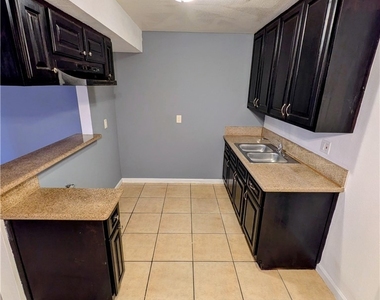 1708 Pine Avenue - Photo Thumbnail 2