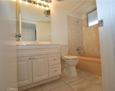 3292 Kenilworth Drive - Photo Thumbnail 9