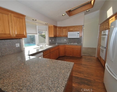 3292 Kenilworth Drive - Photo Thumbnail 1