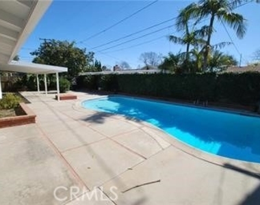 3292 Kenilworth Drive - Photo Thumbnail 12