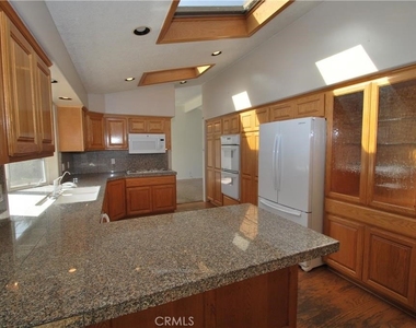 3292 Kenilworth Drive - Photo Thumbnail 2