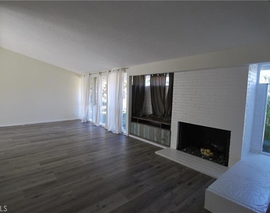 3292 Kenilworth Drive - Photo Thumbnail 7