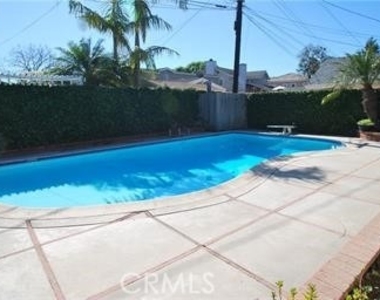 3292 Kenilworth Drive - Photo Thumbnail 10