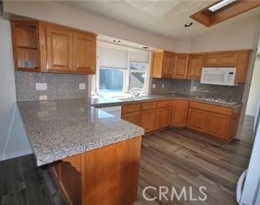 3292 Kenilworth Drive - Photo Thumbnail 3