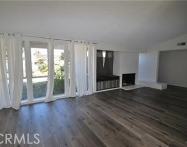 3292 Kenilworth Drive - Photo Thumbnail 6
