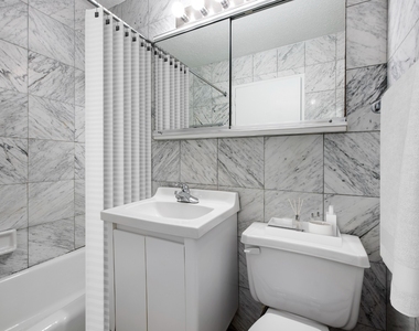 east 52nd st - Photo Thumbnail 3