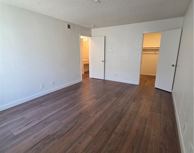 600 W 3rd - Photo Thumbnail 2