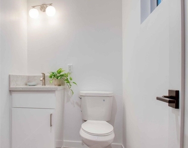 2333 1/2 Langdale Avenue - Photo Thumbnail 8