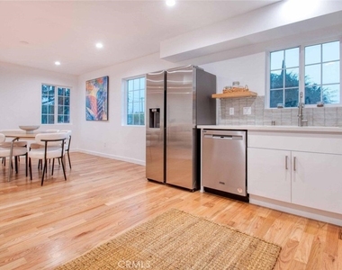 2333 1/2 Langdale Avenue - Photo Thumbnail 3