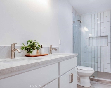 2333 1/2 Langdale Avenue - Photo Thumbnail 12
