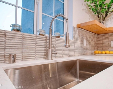 2333 1/2 Langdale Avenue - Photo Thumbnail 6