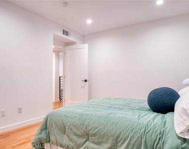 2333 1/2 Langdale Avenue - Photo Thumbnail 9