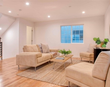 2333 1/2 Langdale Avenue - Photo Thumbnail 2