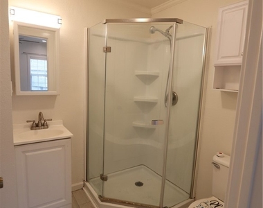 2905 N Sierra Way - Photo Thumbnail 16
