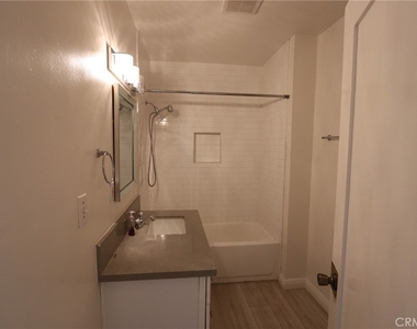 2905 N Sierra Way - Photo Thumbnail 13