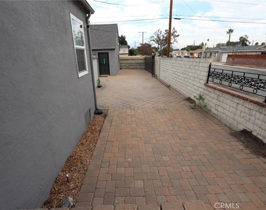 2905 N Sierra Way - Photo Thumbnail 17