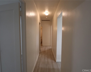 2905 N Sierra Way - Photo Thumbnail 7
