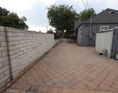 2905 N Sierra Way - Photo Thumbnail 19