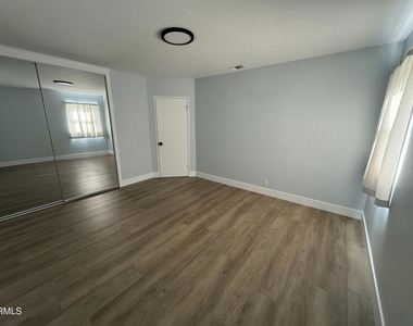 1075 Chevron Court - Photo Thumbnail 17