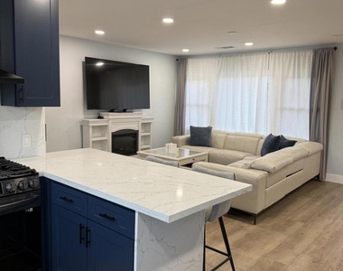 1075 Chevron Court - Photo Thumbnail 9