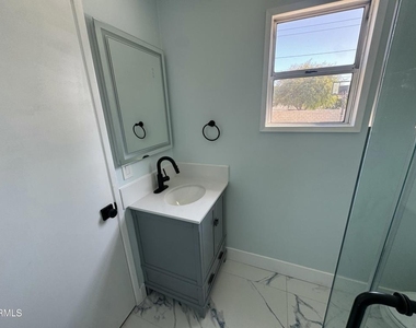 1075 Chevron Court - Photo Thumbnail 14