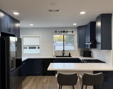 1075 Chevron Court - Photo Thumbnail 3