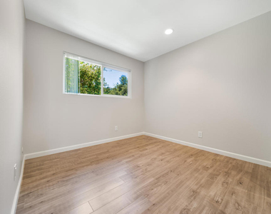 761 E Orange Grove Boulevard - Photo Thumbnail 10