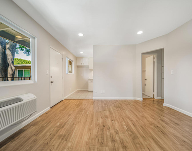761 E Orange Grove Boulevard - Photo Thumbnail 6