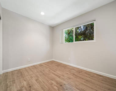 761 E Orange Grove Boulevard - Photo Thumbnail 13
